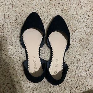 RESTRICTED Black flats- brand new